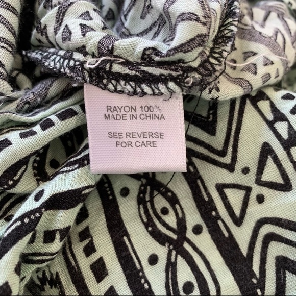 CHARLOTTE Russe Short Romper Size Small - Picture 8 of 9